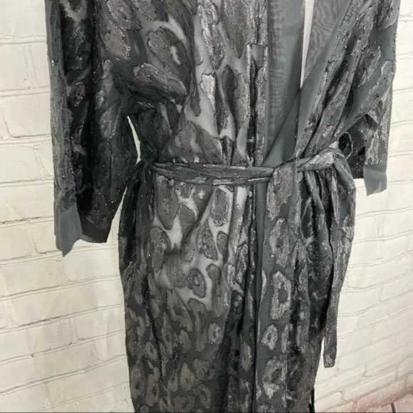 EXPRESS Black Burn Out Leopard Kimono One Size - Picture 12 of 16